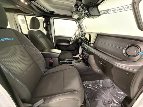 Used 2024 Jeep Wrangler Unlimited Rubicon 4xe AWD/4WD image 27