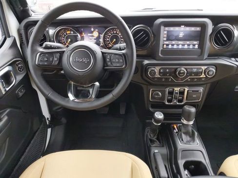 Used 2020 Jeep Wrangler Unlimited Sport image 15