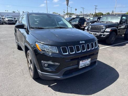 Used 2017 Jeep Compass Latitude w/ Popular Equipment Group FWD image 6