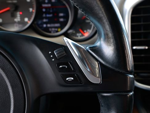 Used 2014 Porsche Cayenne Platinum Edition image 33