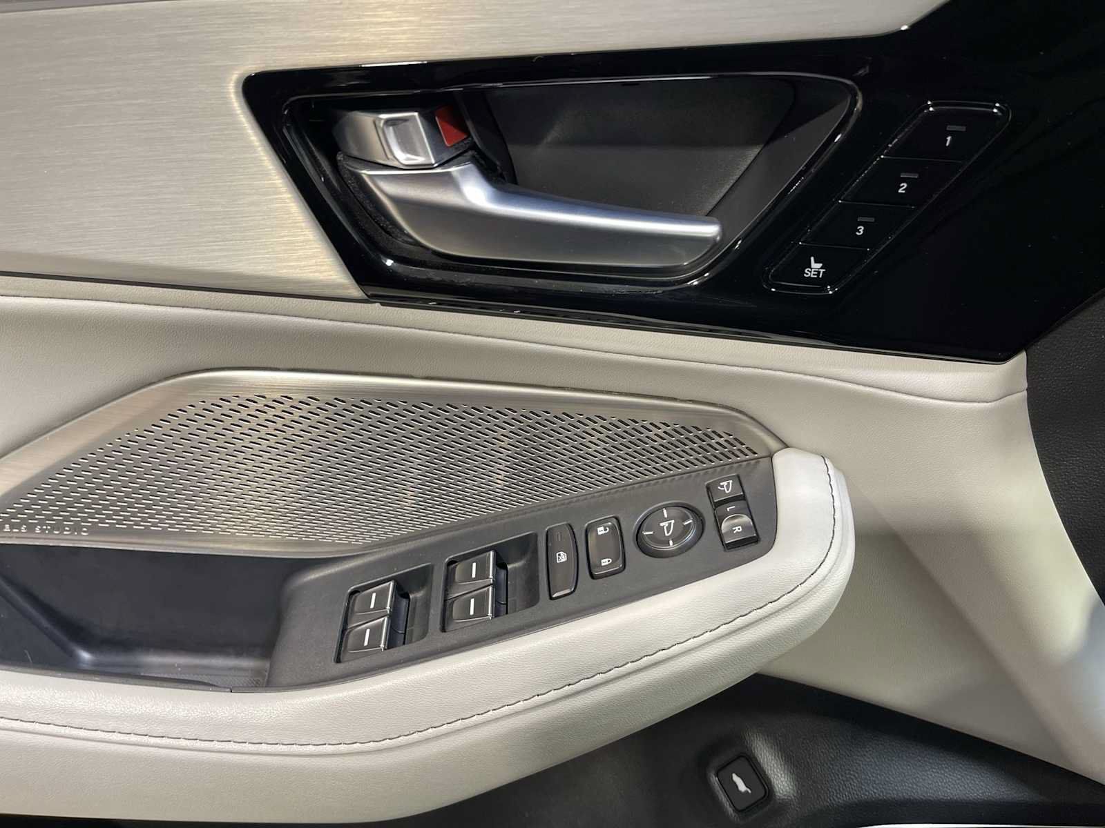 Used 2024 Acura MDX w/ Technology Package AWD/4WD image 23