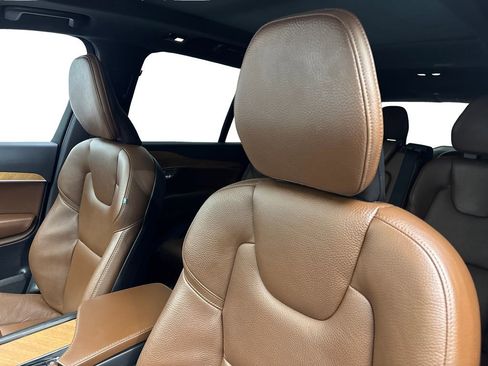 Used 2023 Volvo XC90 B6 Plus image 28