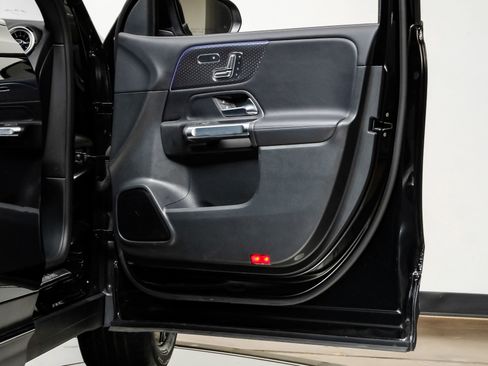 Used 2024 Mercedes-Benz GLB 250 w/ Exclusive Package image 44