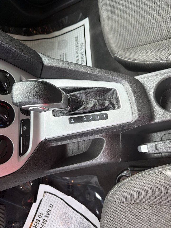 Used 2014 Ford Focus SE FWD image 14
