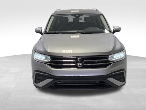 Used 2024 Volkswagen Tiguan SE AWD/4WD image 21