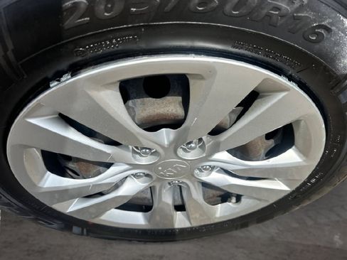 Used 2020 Kia Soul LX FWD image 19