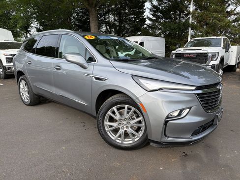 Used 2024 Buick Enclave Essence w/ Experience Buick Package image 2