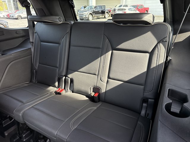 Used 2023 GMC Yukon SLT AWD/4WD image 7