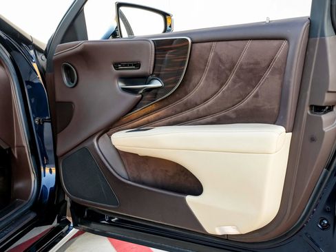 Used 2019 Lexus LS 500 w/ Interior Upgrade Package RWD image 40