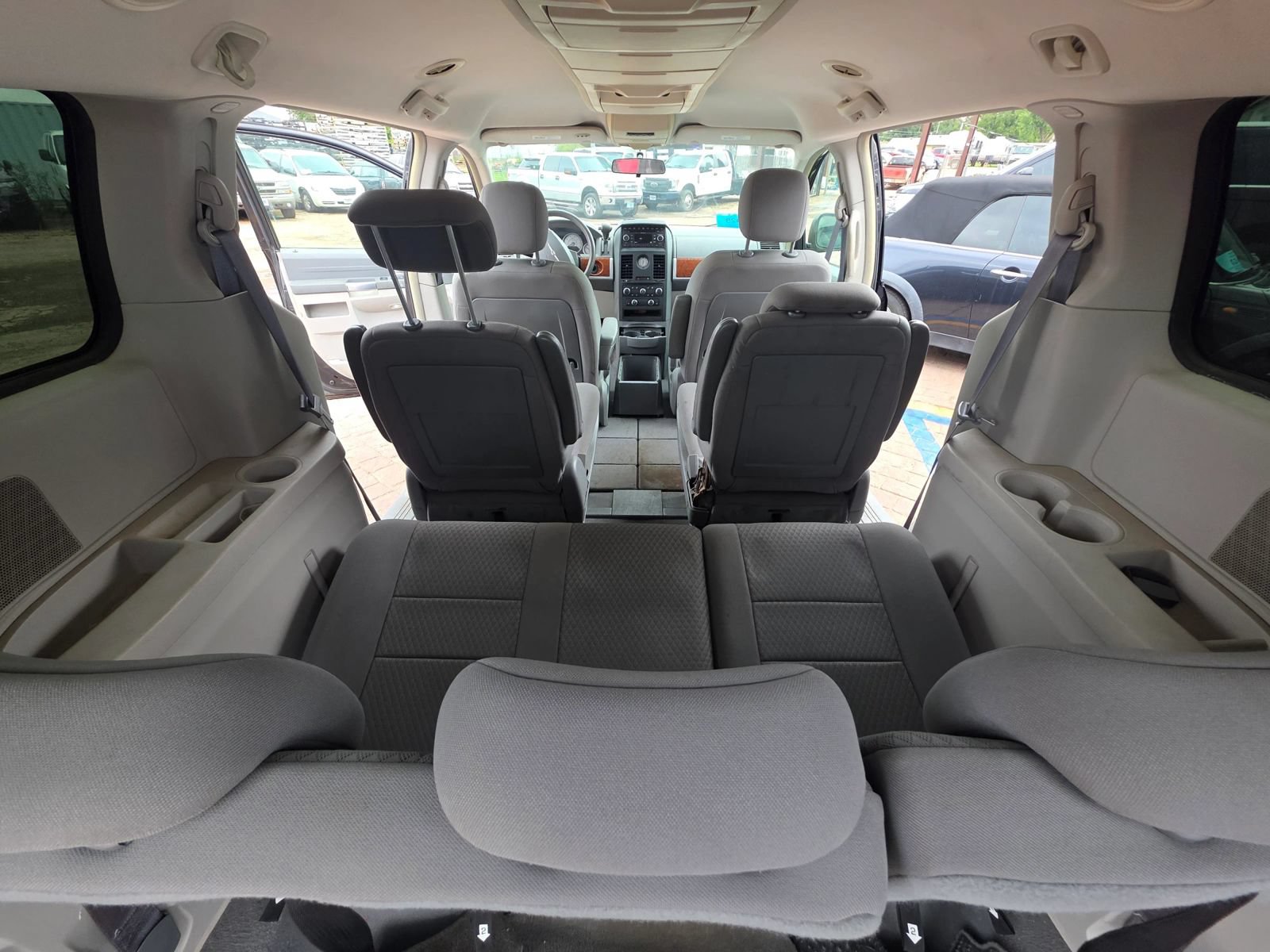 Used 2008 Chrysler Town & Country Touring FWD image 11