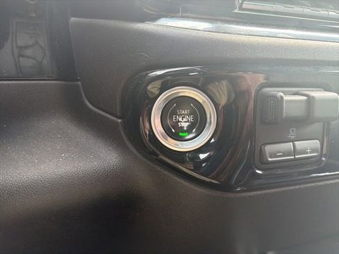 Used 2024 GMC Sierra 3500 SLT w/ SLT Convenience Package AWD/4WD image 35