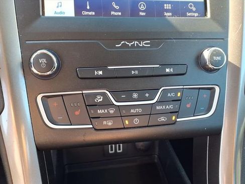 Used 2020 Ford Fusion SEL image 22