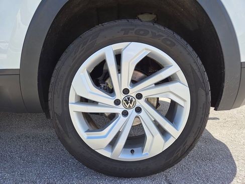 Used 2020 Volkswagen Atlas Cross Sport SEL image 16