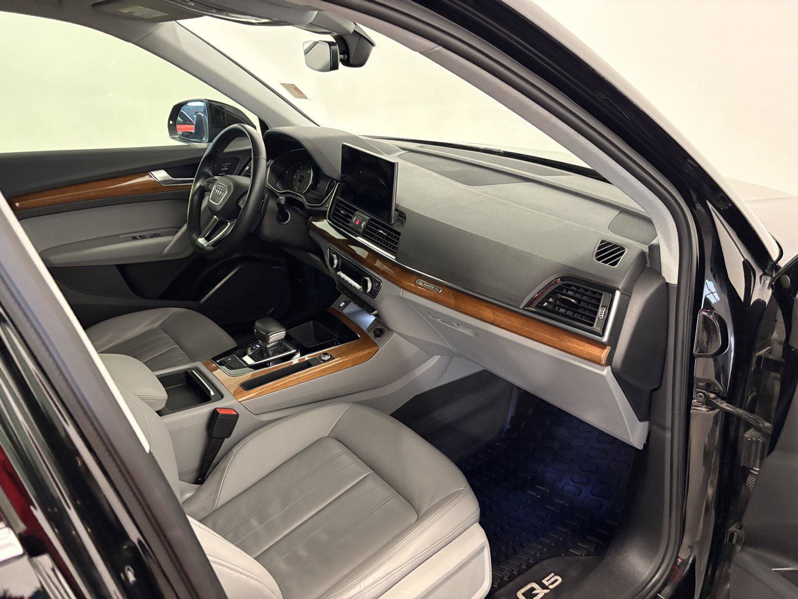 Used 2021 Audi Q5 2.0T Premium w/ Convenience Package AWD/4WD image 56