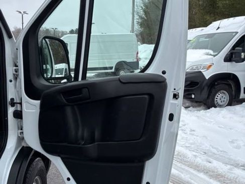 Used 2024 RAM ProMaster 2500 w/ Convenience Group image 20
