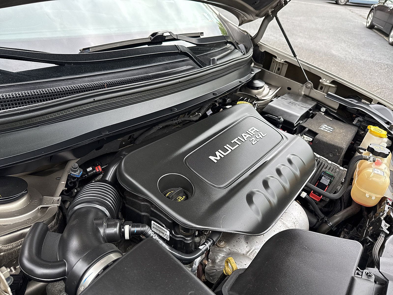 Used 2019 Jeep Cherokee Latitude w/ Cold Weather Group AWD/4WD image 15