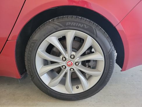 Used 2018 Jaguar XF Premium AWD/4WD image 12
