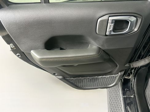 Used 2025 Jeep Wrangler Sahara image 24