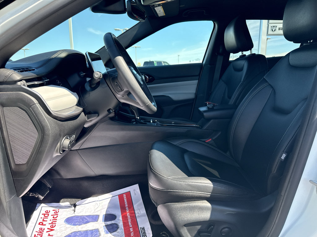 Certified 2025 Jeep Compass Limited AWD/4WD image 9