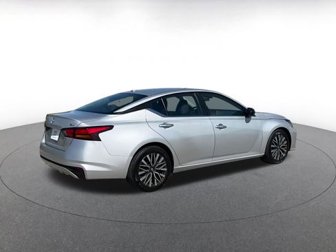 Used 2024 Nissan Altima 2.5 SV image 15