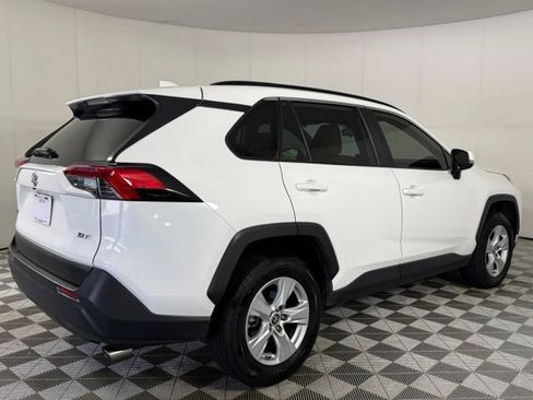 Used 2019 Toyota RAV4 XLE w/ Convenience Package FWD image 12