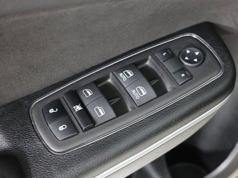 Used 2023 Chrysler 300 C RWD image 23