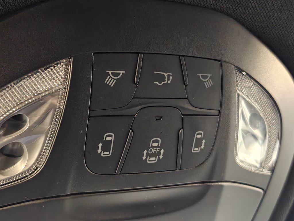 Used 2023 Chrysler Pacifica Touring FWD image 8