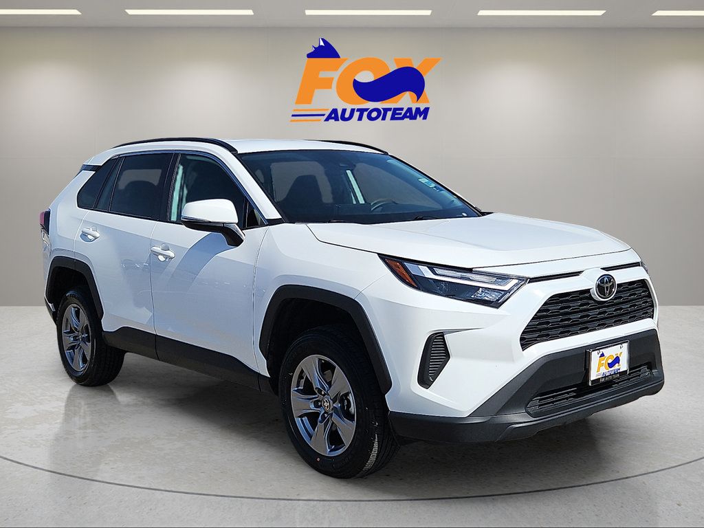 Used 2025 Toyota RAV4 XLE FWD image 6