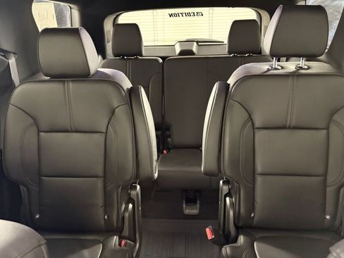 Used 2023 Chevrolet Traverse RS w/ LPO, Floor Liner Package image 41