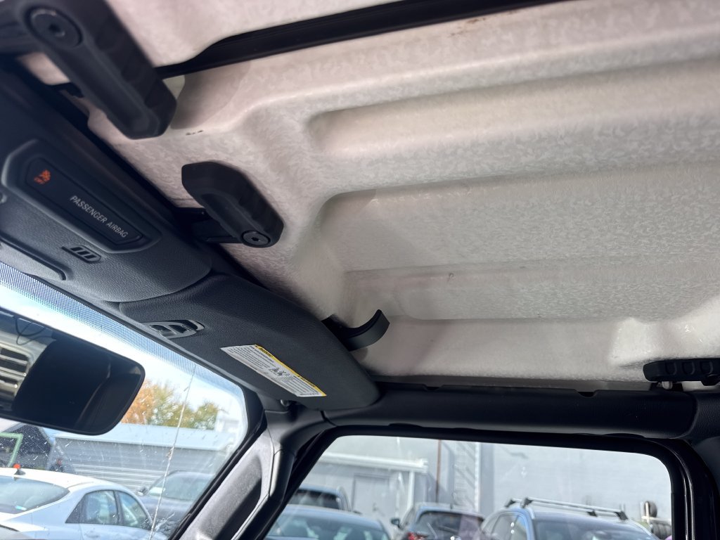 Used 2018 Jeep Wrangler Unlimited Sahara AWD/4WD image 16