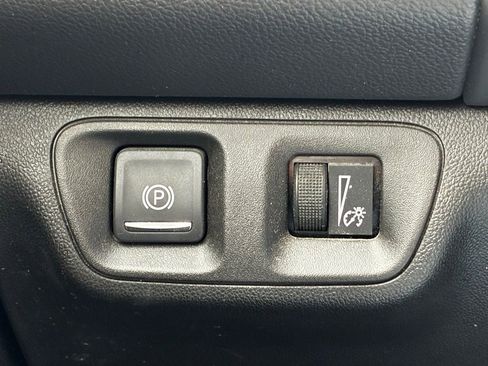 Used 2021 GMC Acadia SLE FWD image 18