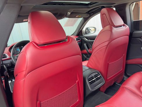 Used 2021 Maserati Ghibli Trofeo image 36