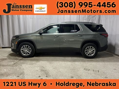 Used 2023 Chevrolet Traverse LT FWD image 1