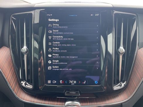 Certified 2023 Volvo XC60 B5 Plus w/ Climate Package image 32