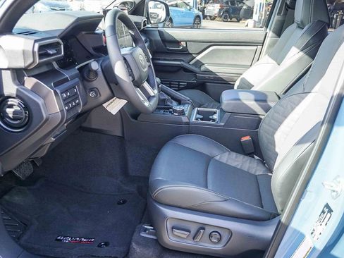 Used 2025 Toyota 4Runner TRD Off-Road Premium AWD/4WD image 17