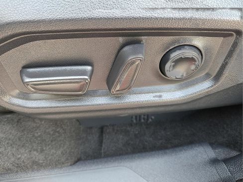 Used 2022 Toyota Tundra Platinum image 12