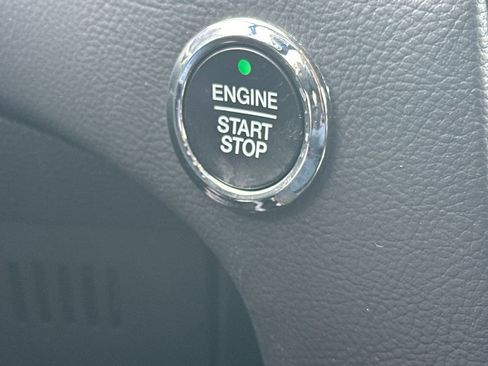 Used 2024 Ford Edge Titanium image 31