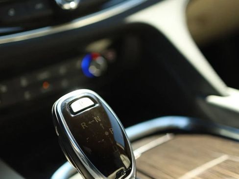 Used 2018 Buick Enclave Essence FWD image 29