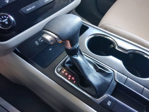 Used 2019 Kia Sedona LX FWD image 30