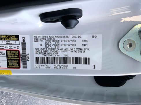 Used 2024 Toyota Tundra SR AWD/4WD image 31