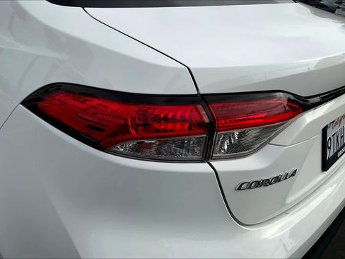 Used 2025 Toyota Corolla LE w/ LE Premium Package image 28