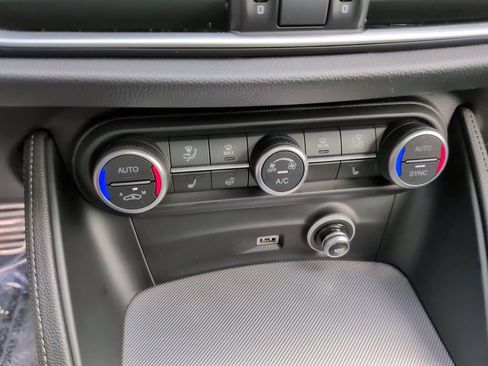 Used 2023 Alfa Romeo Stelvio Veloce image 27