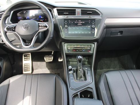 Used 2024 Volkswagen Tiguan SE R-Line image 20