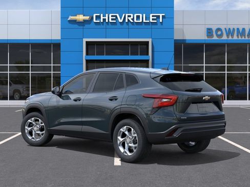 New 2026 Chevrolet Trax LS w/ LS Convenience Package FWD image 3