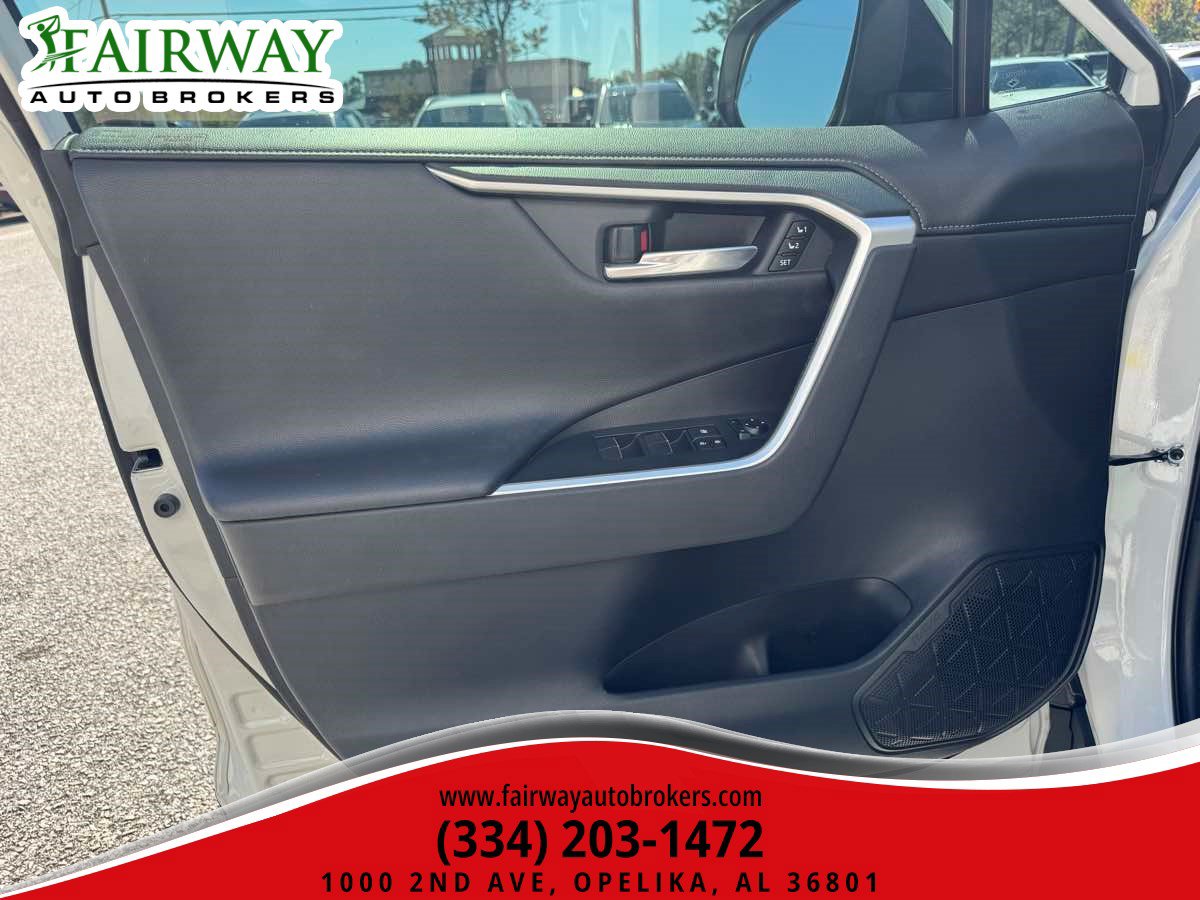 Used 2019 Toyota RAV4 Limited w/ Cold Weather Package FWD image 28