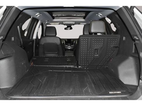 Used 2022 Chevrolet Equinox Premier AWD/4WD image 32
