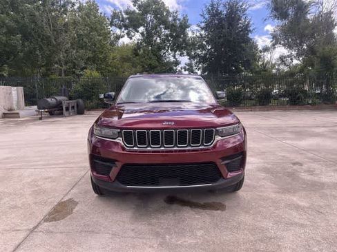Used 2023 Jeep Grand Cherokee Laredo RWD image 17