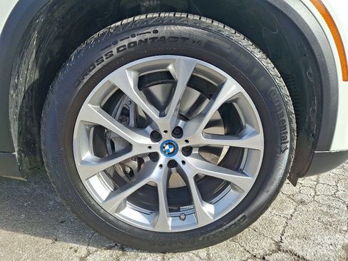 Used 2025 BMW X5 xDrive50e w/ Premium Package image 8