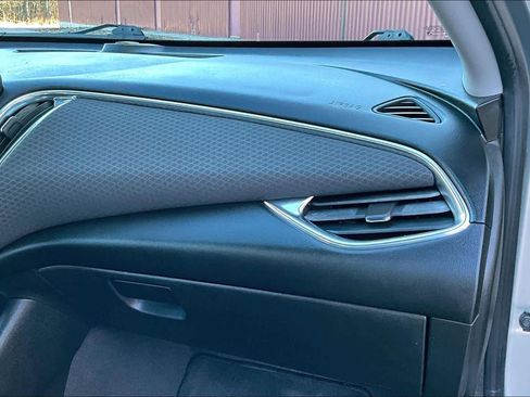 Used 2018 Chevrolet Malibu LT image 18