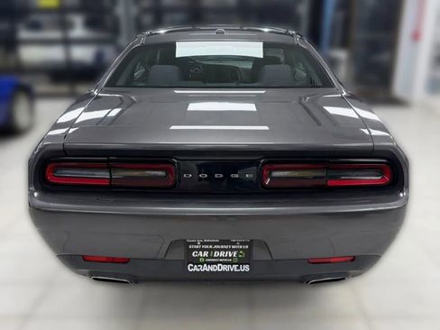 Used 2016 Dodge Challenger SXT image 5